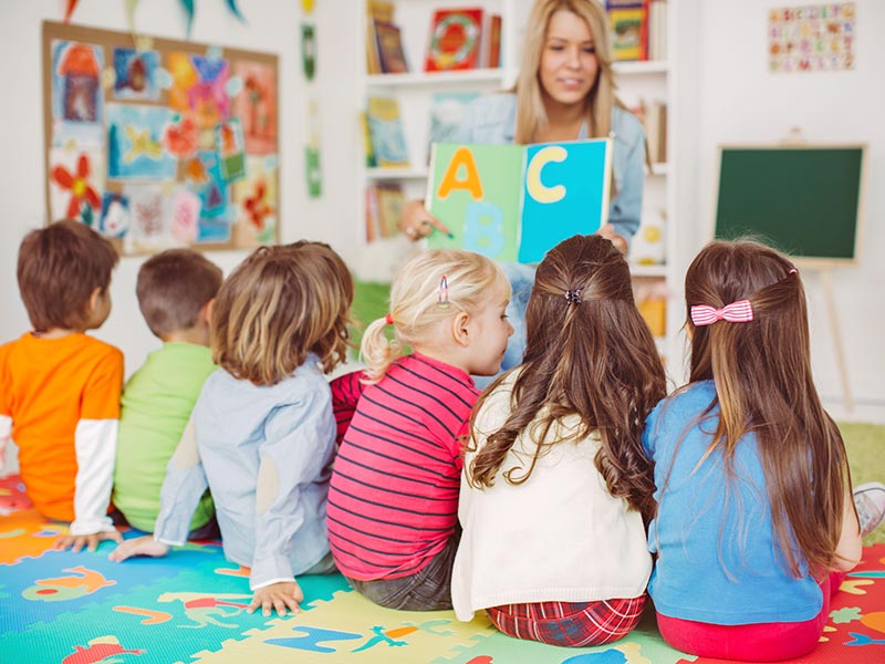Primary school teacher teaching her class